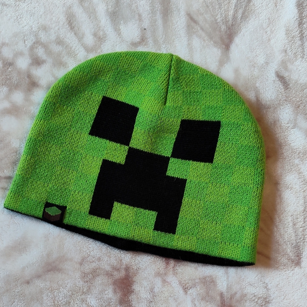 Minecraft Green and Black Beanie with Creeper Design By Jinx